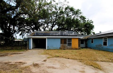 A home in Clute