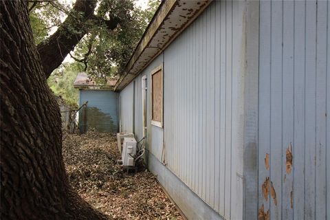 A home in Clute