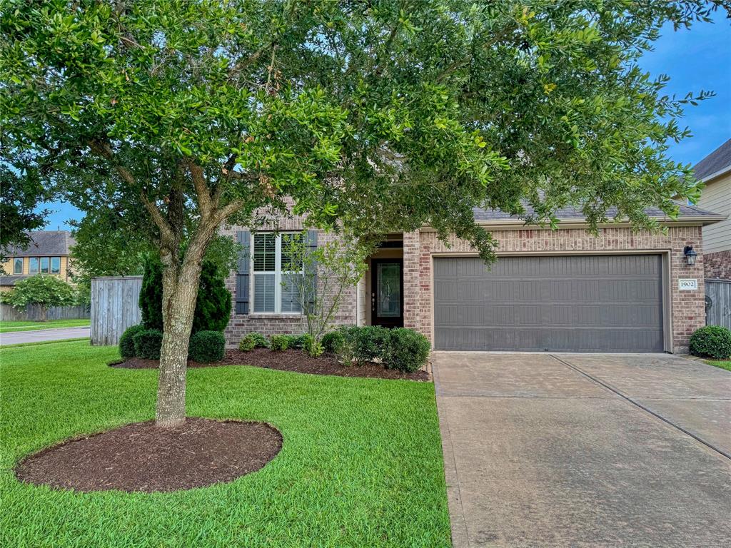 1902 Emerald Breeze Court