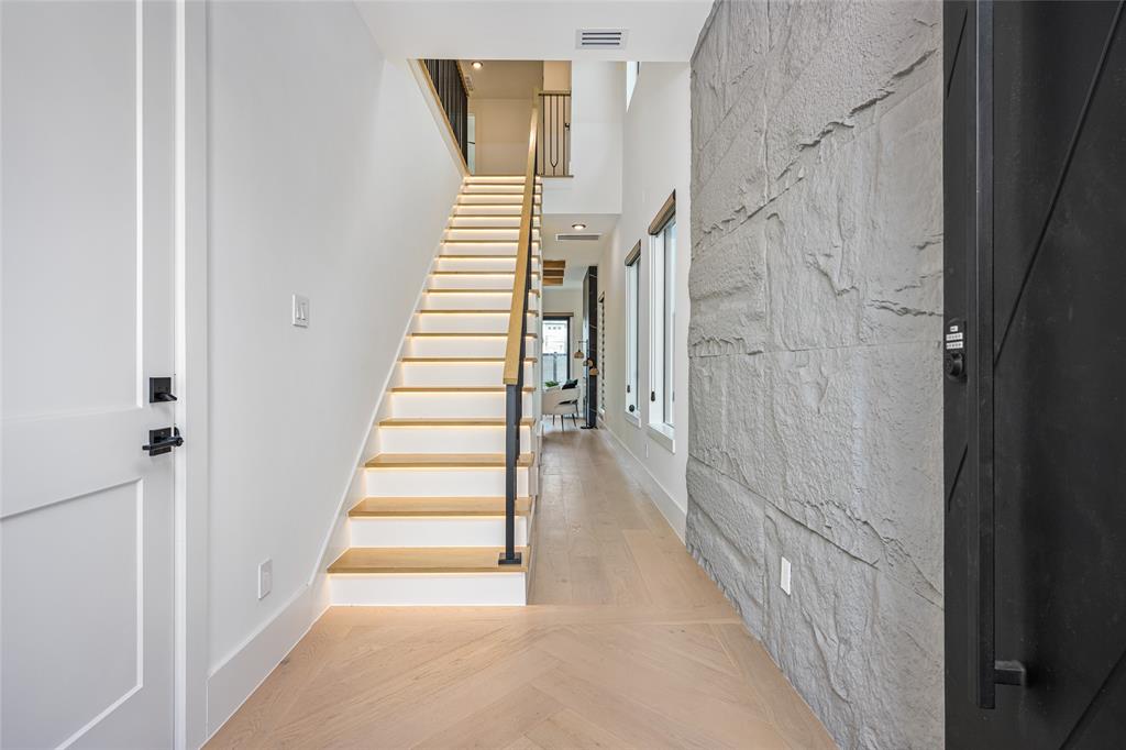 631 Rolling Oaks