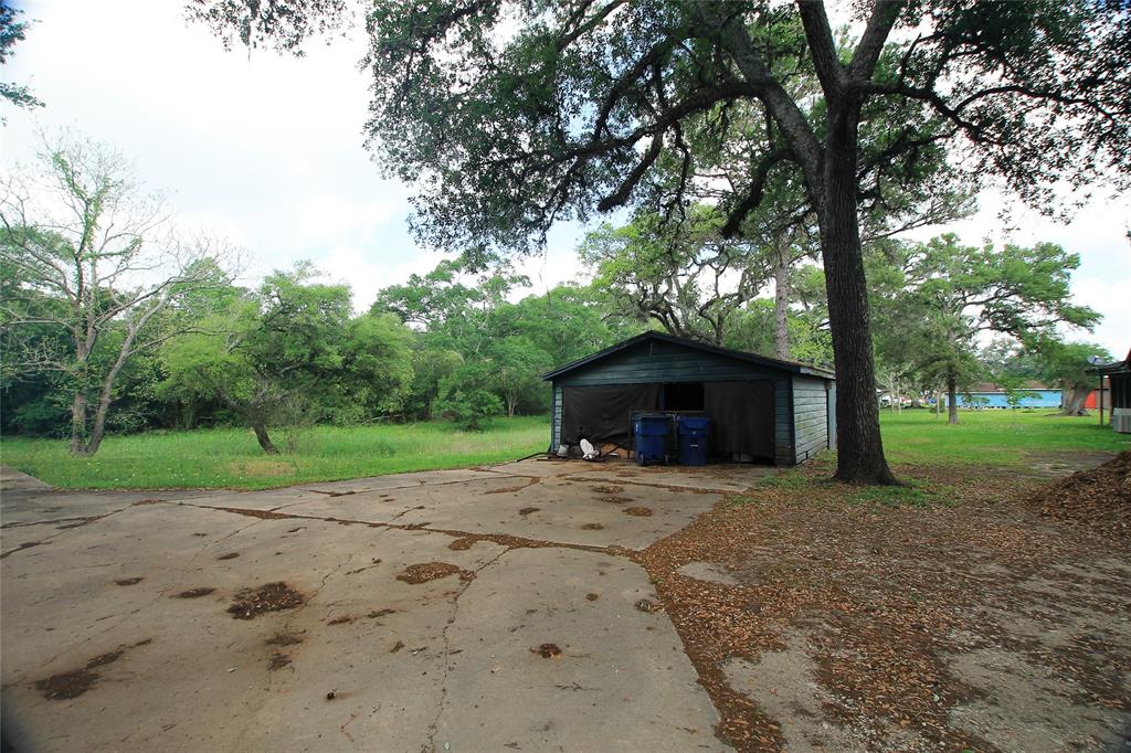 1518 S Columbia Drive, West Columbia, Texas image 8