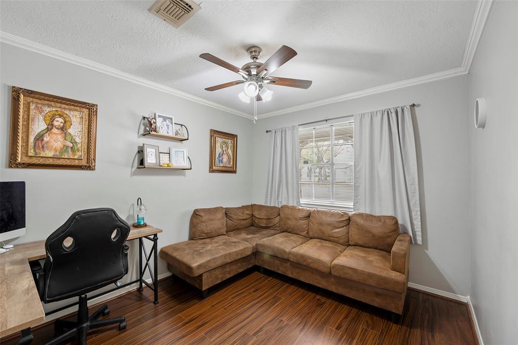 6807 Stoney River Drive, Spring, Texas image 4