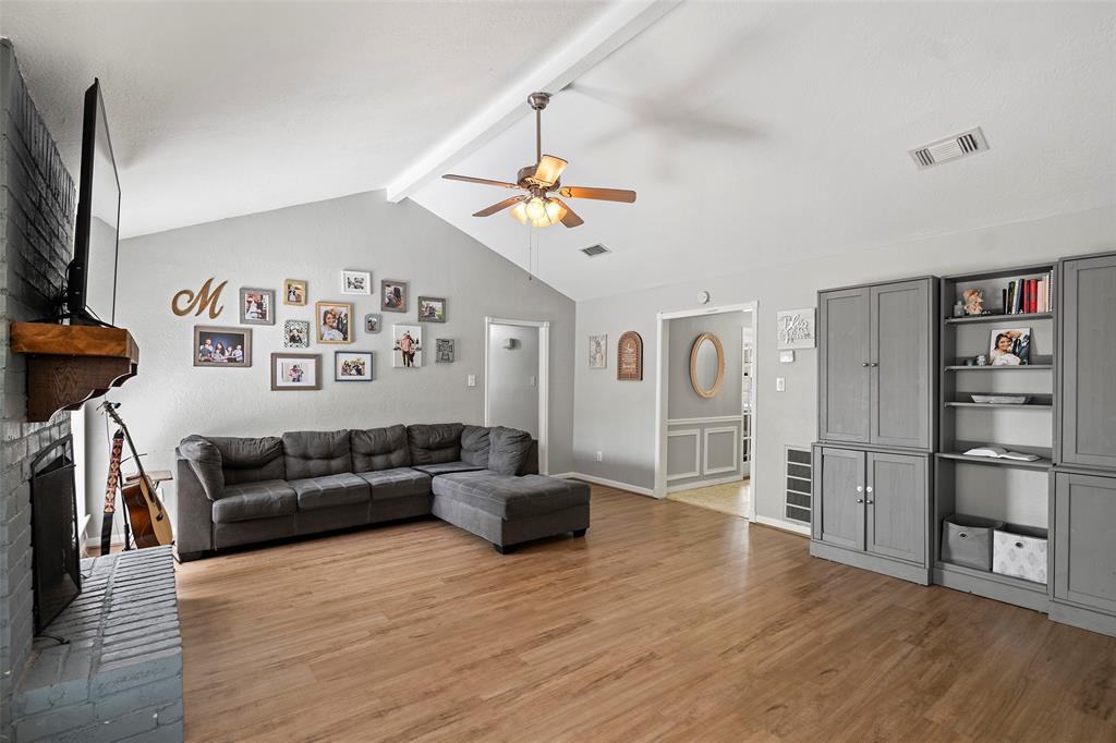 6807 Stoney River Drive, Spring, Texas image 7