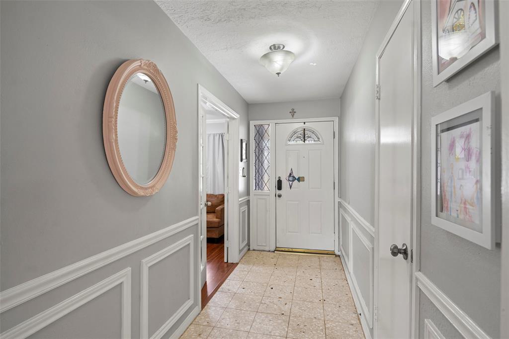 6807 Stoney River Drive, Spring, Texas image 3