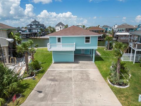 Photo of 1322 Oahu Drive, Tiki Island, TX 77554 (MLS # 75019844)