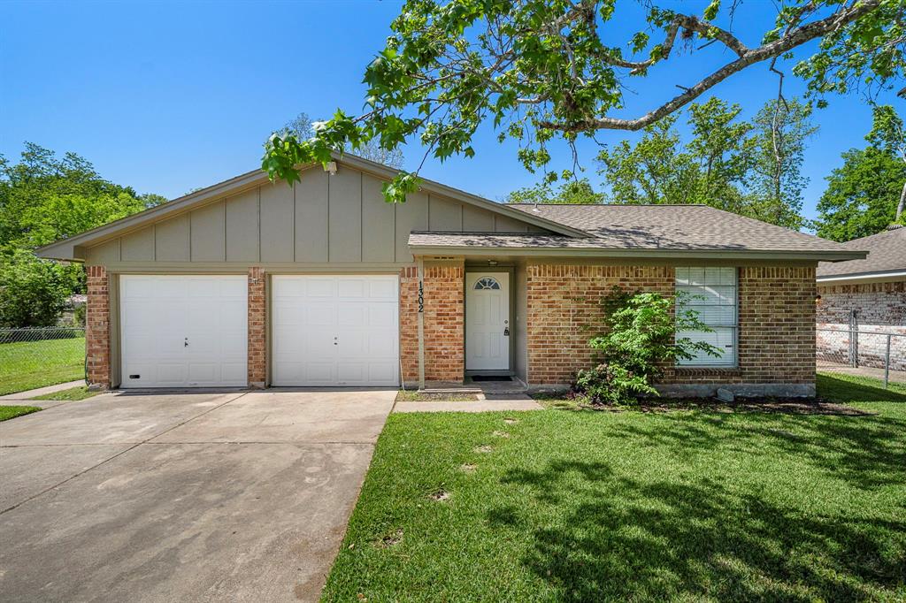 1302 2nd Street, League City, Texas image 1