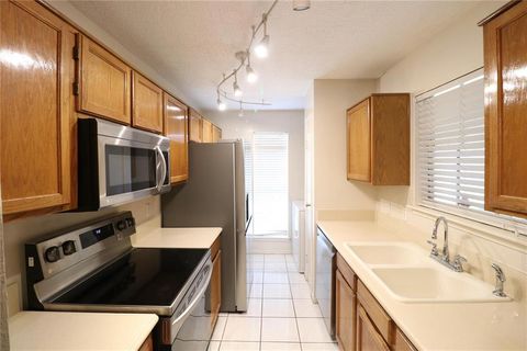 Condominium in Houston TX 3770 Lovers Wood Lane 1.jpg