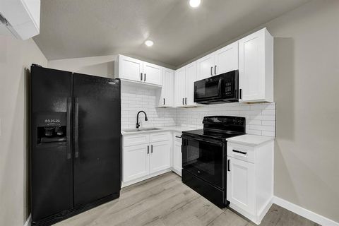 Photo of 418 E 36th Street, Houston, TX 77018 (MLS # 90889088)