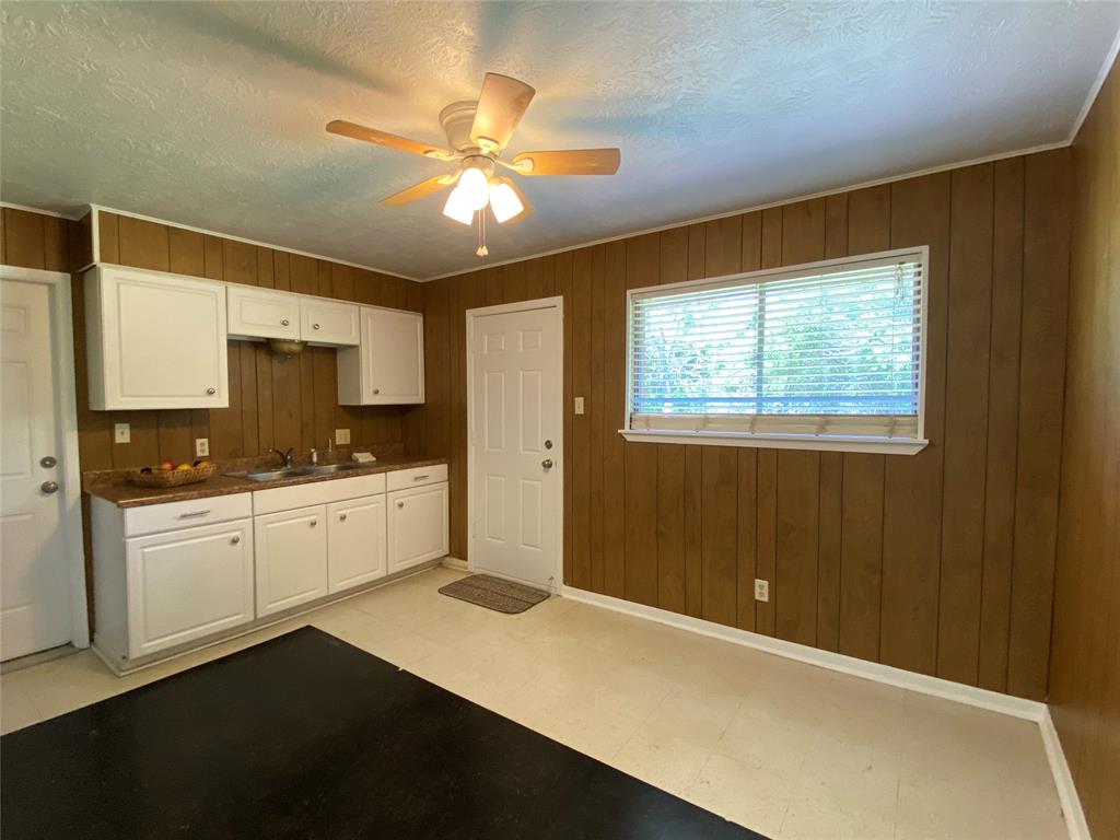 1004 Mill Creek Drive, Brenham, Texas image 6