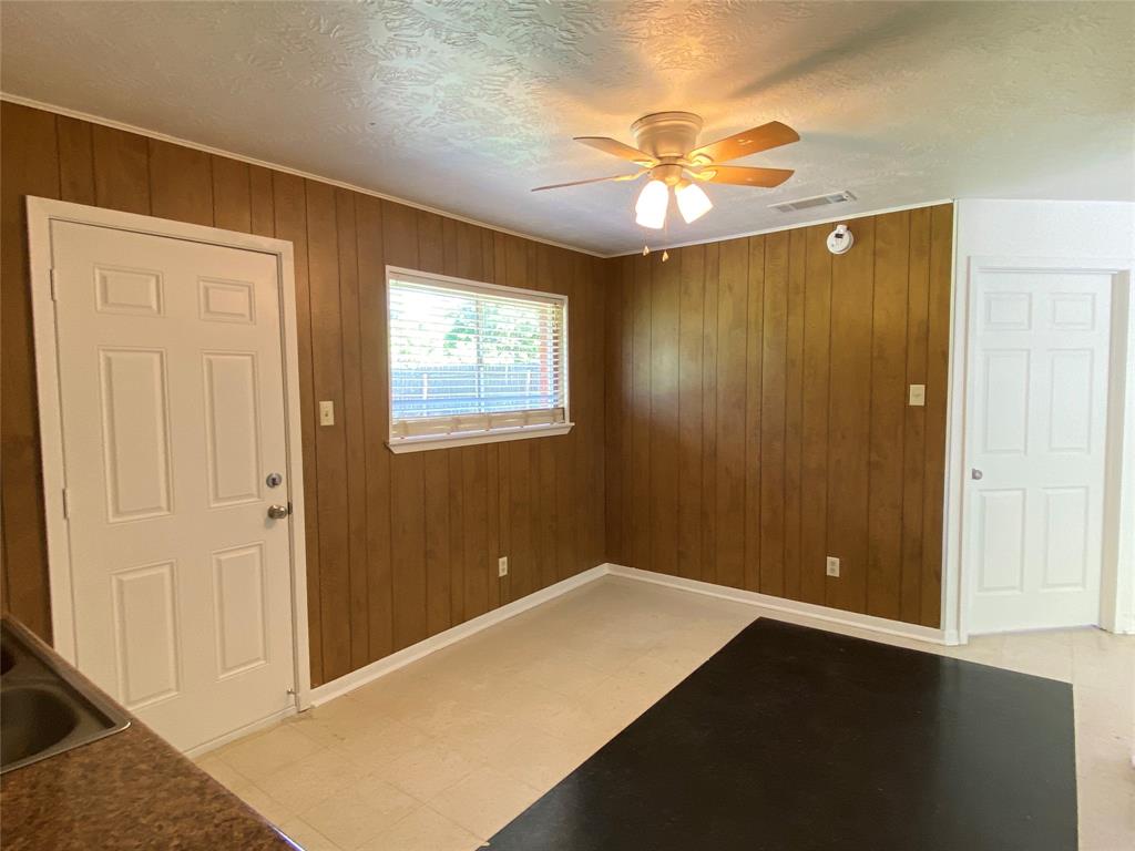 1004 Mill Creek Drive, Brenham, Texas image 7
