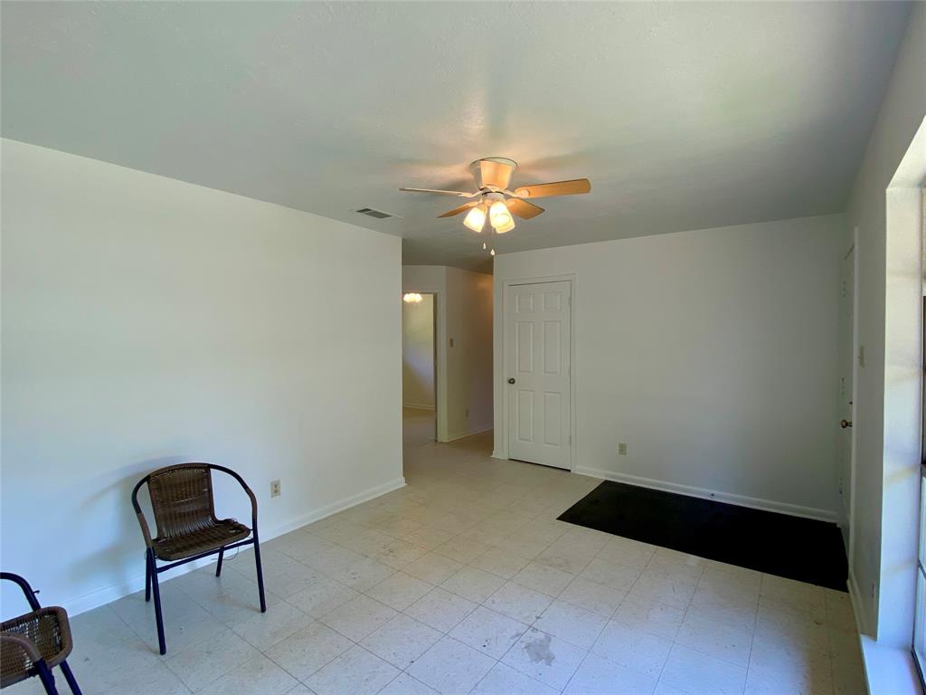 1004 Mill Creek Drive, Brenham, Texas image 3