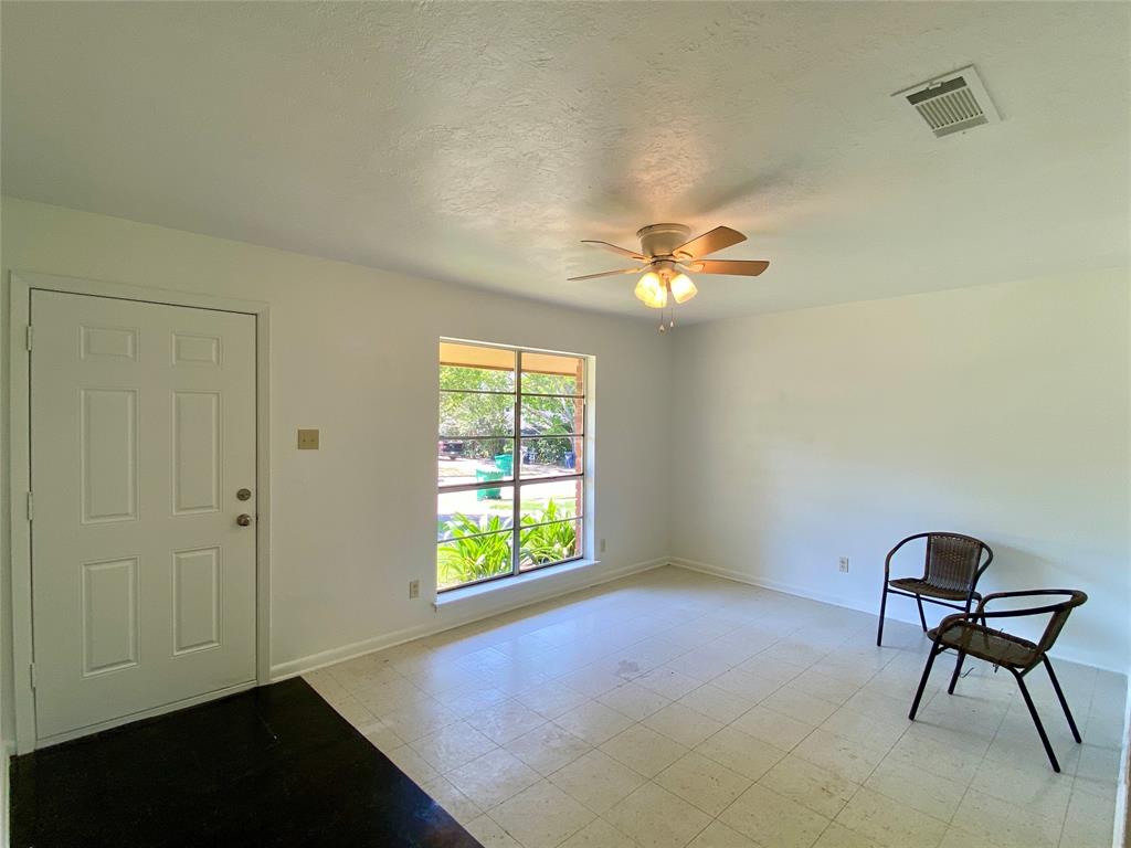 1004 Mill Creek Drive, Brenham, Texas image 2