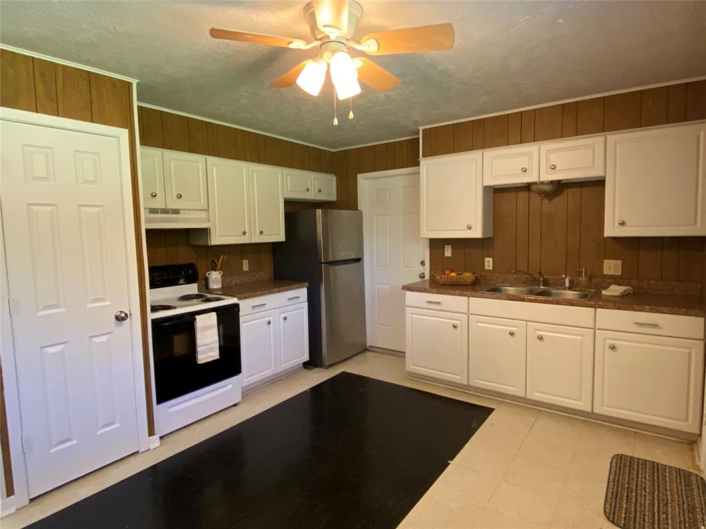 1004 Mill Creek Drive, Brenham, Texas image 4