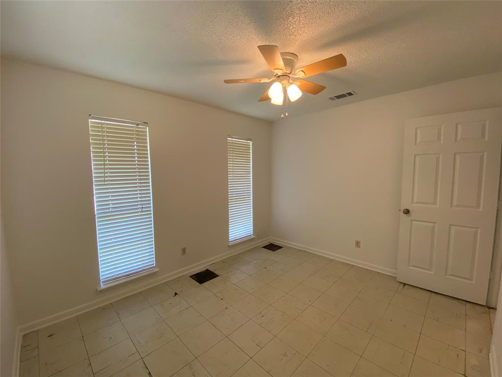 1004 Mill Creek Drive, Brenham, Texas image 10