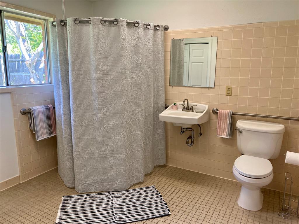 1004 Mill Creek Drive, Brenham, Texas image 9
