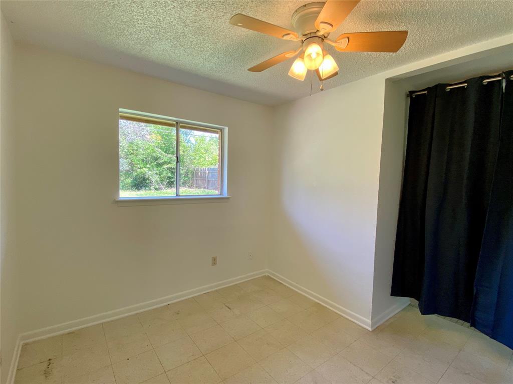 1004 Mill Creek Drive, Brenham, Texas image 8