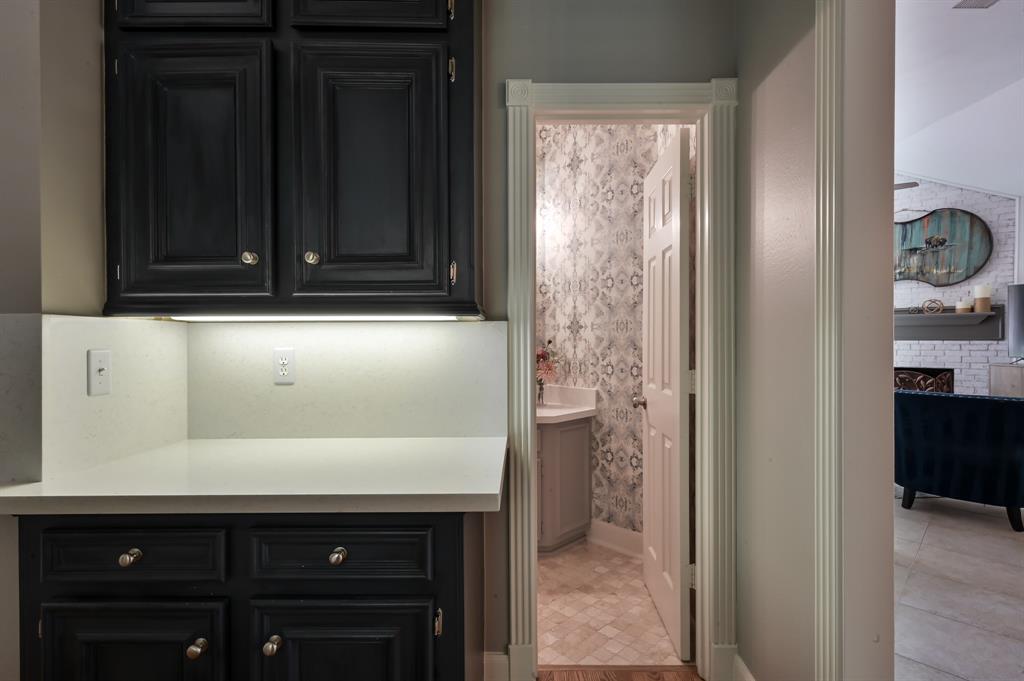 19 Stone Springs Circle, The Woodlands, Texas image 10