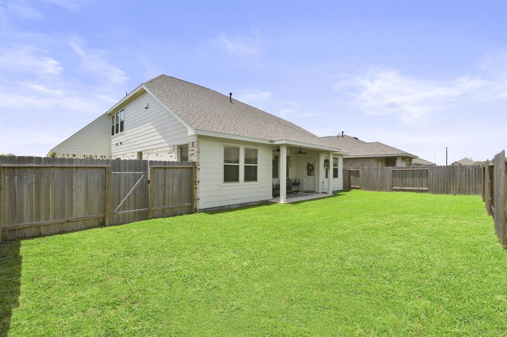 8422 Beacon Bay Circle, Baytown, Texas image 25