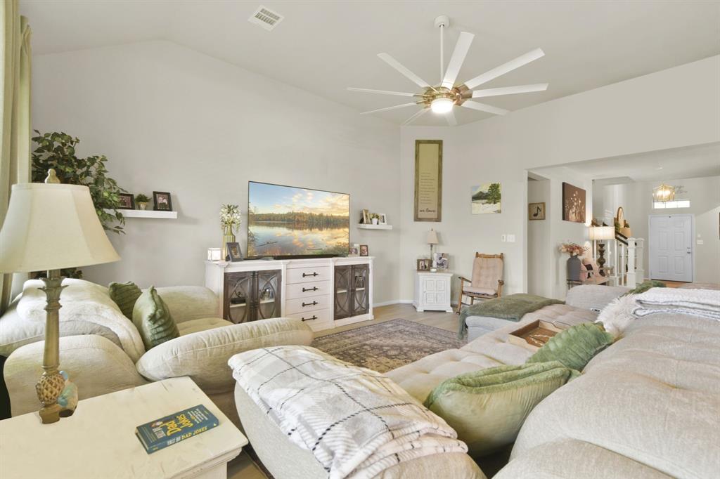 8422 Beacon Bay Circle, Baytown, Texas image 9