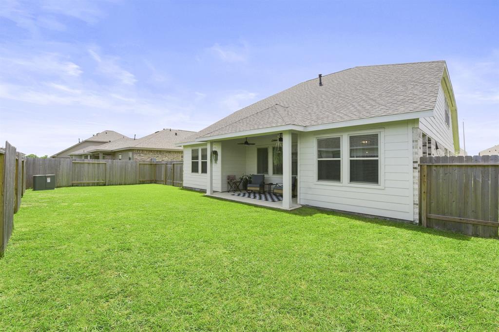 8422 Beacon Bay Circle, Baytown, Texas image 24