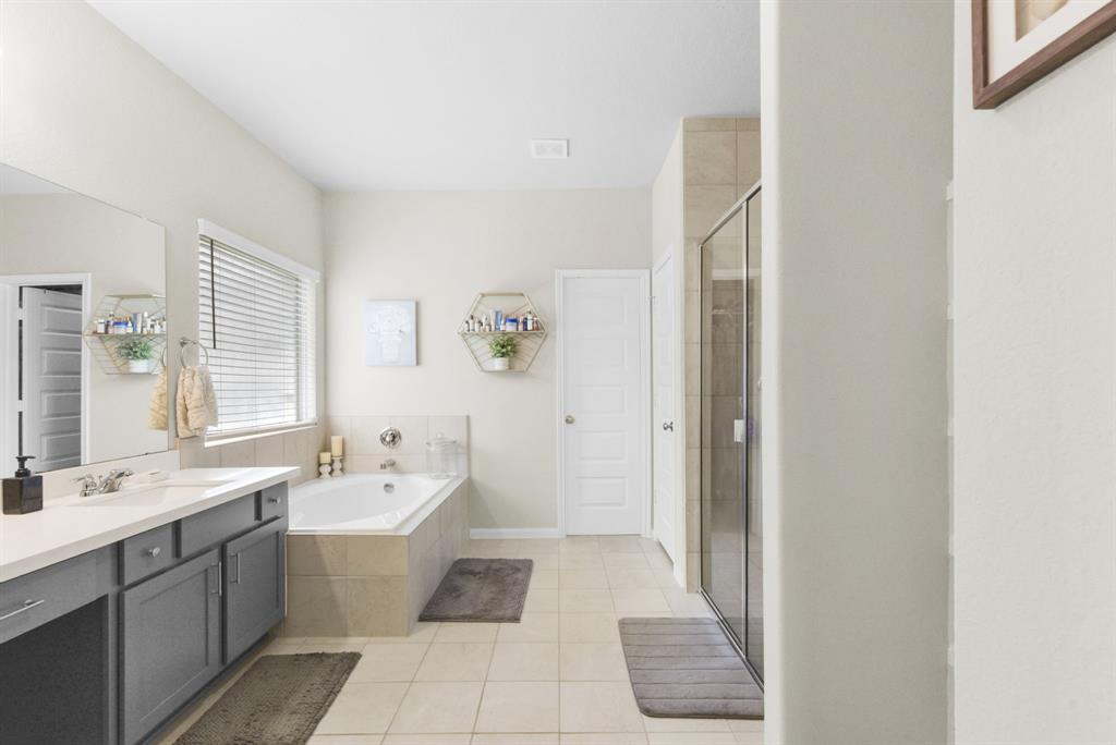 8422 Beacon Bay Circle, Baytown, Texas image 18