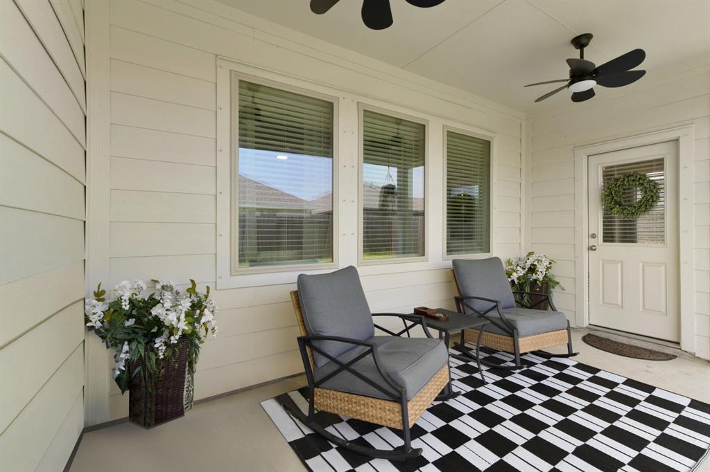8422 Beacon Bay Circle, Baytown, Texas image 23