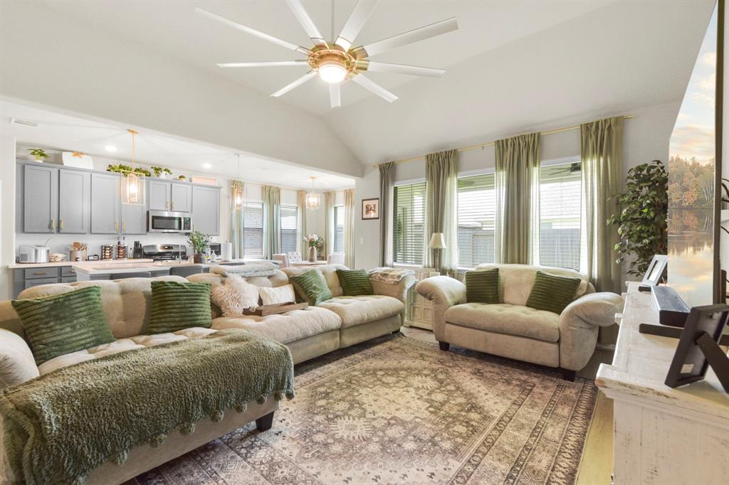 8422 Beacon Bay Circle, Baytown, Texas image 8