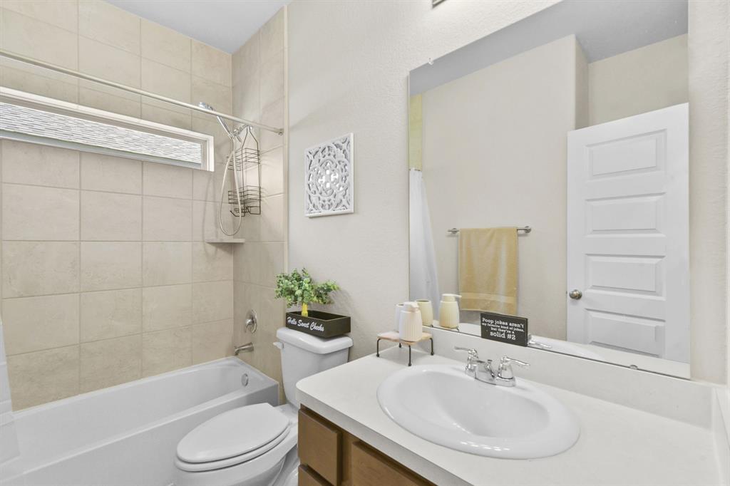 8422 Beacon Bay Circle, Baytown, Texas image 14