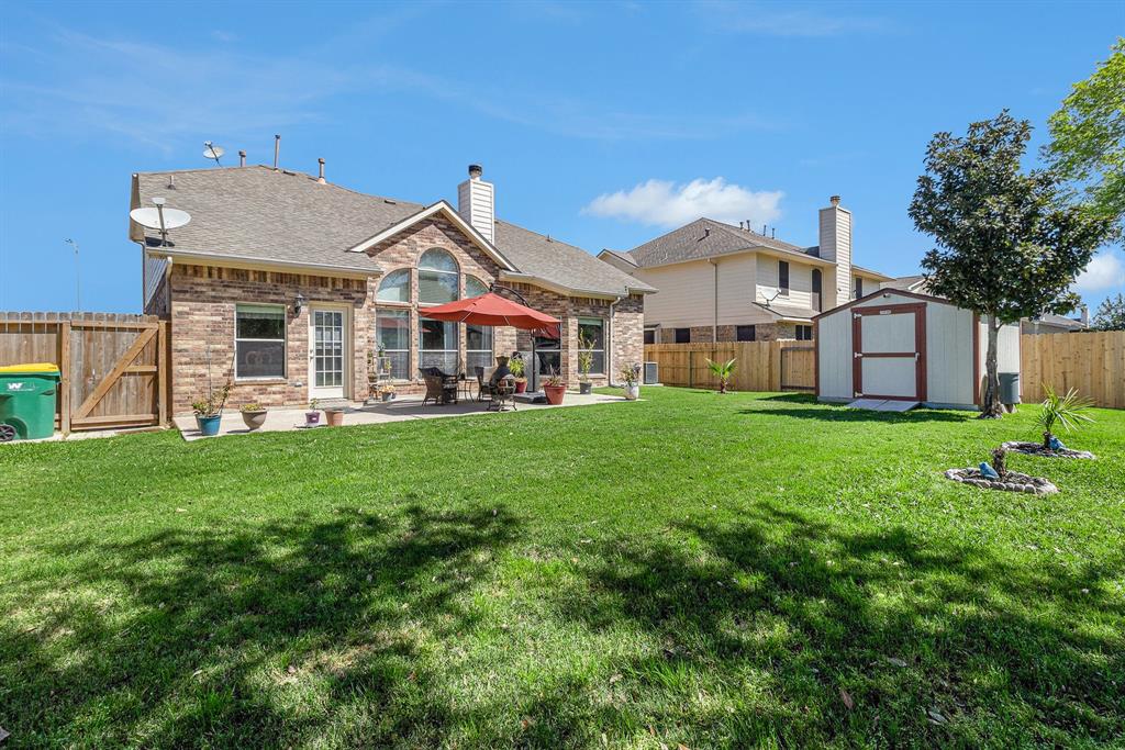 1030 Bay Sky Way, Seabrook, Texas image 30