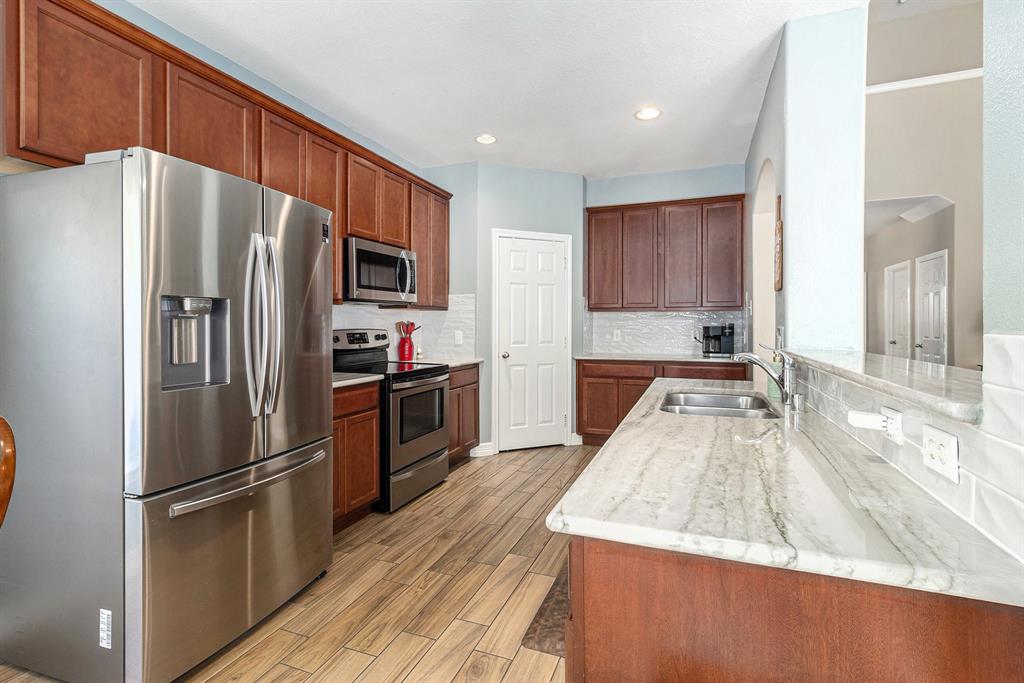 1030 Bay Sky Way, Seabrook, Texas image 12