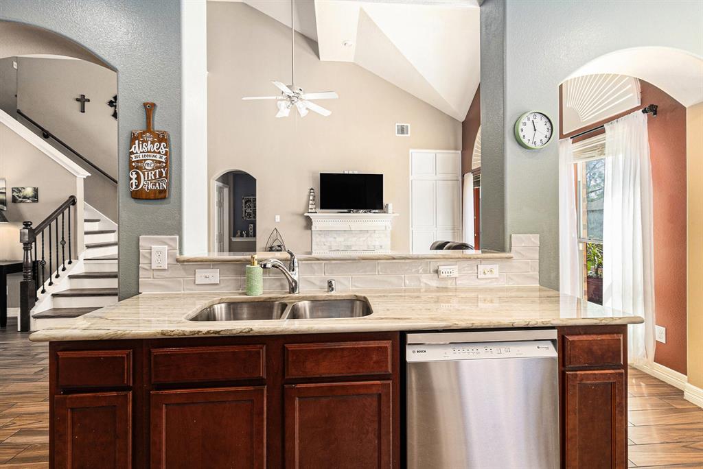 1030 Bay Sky Way, Seabrook, Texas image 11