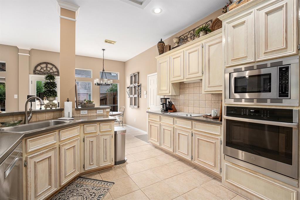 10235 Shipmans Landing Drive, Missouri City, Texas image 10