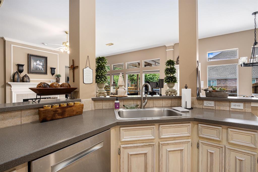 10235 Shipmans Landing Drive, Missouri City, Texas image 11