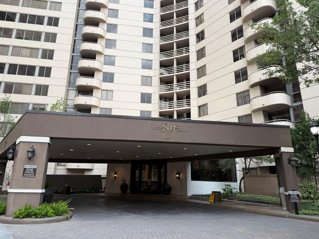 3525 Sage Road #304, Houston, Texas image 1
