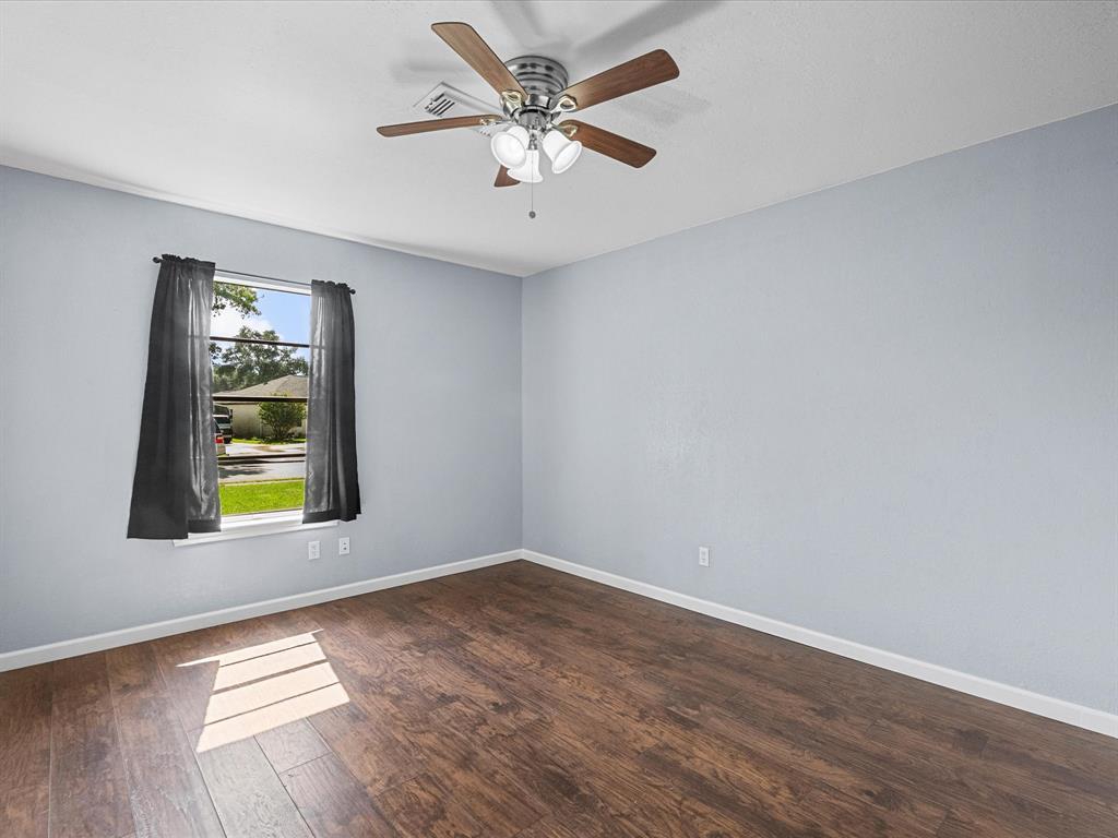 1922 Tracy Lynn Lane, Alvin, Texas image 19