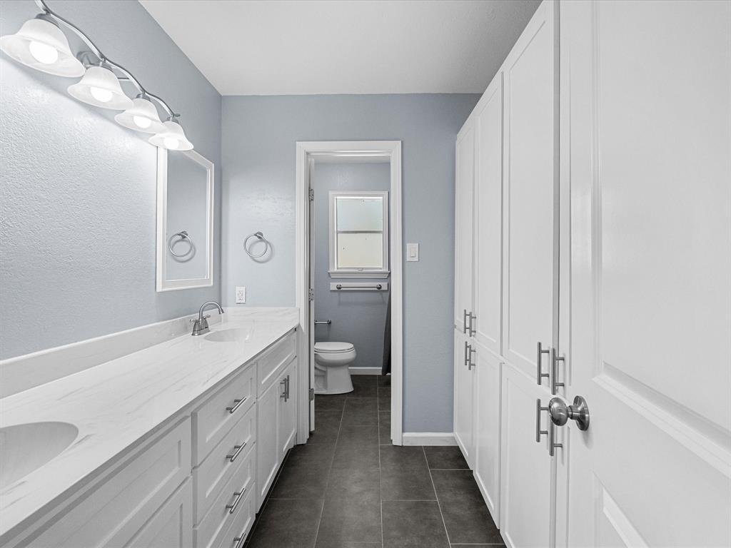 1922 Tracy Lynn Lane, Alvin, Texas image 17