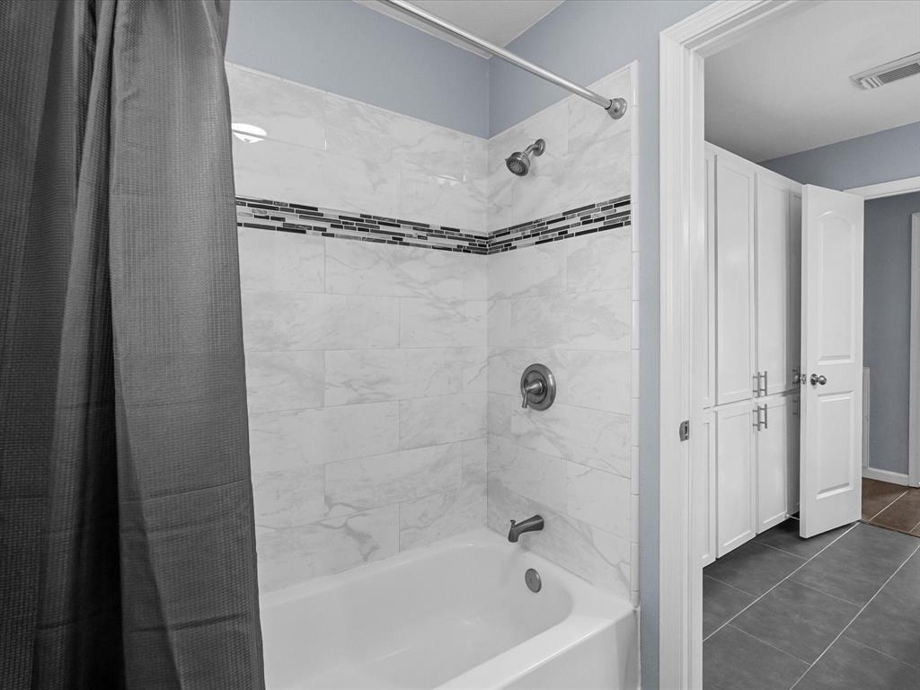 1922 Tracy Lynn Lane, Alvin, Texas image 18