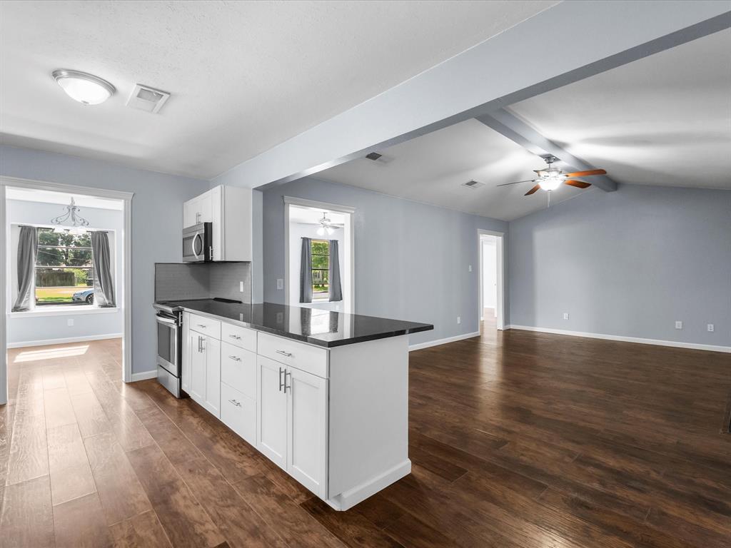 1922 Tracy Lynn Lane, Alvin, Texas image 13