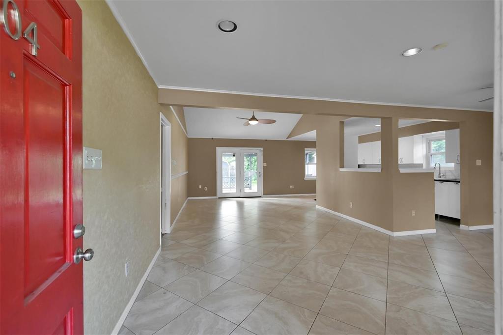 204 Pine Crest Drive, Conroe, Texas image 3