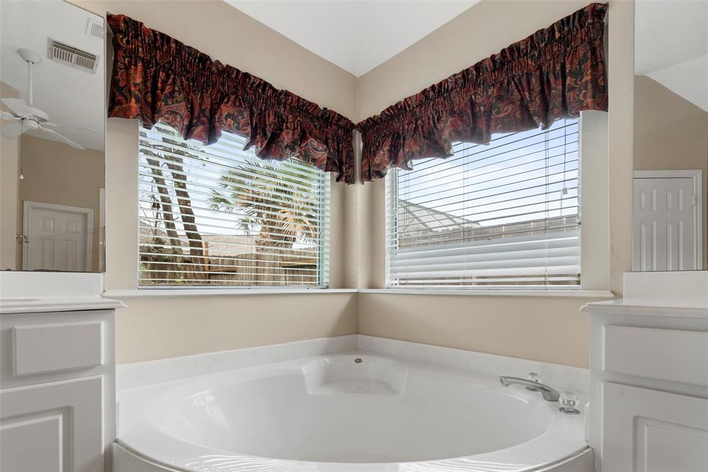 8815 Sunny Ridge Drive, Houston, Texas image 29