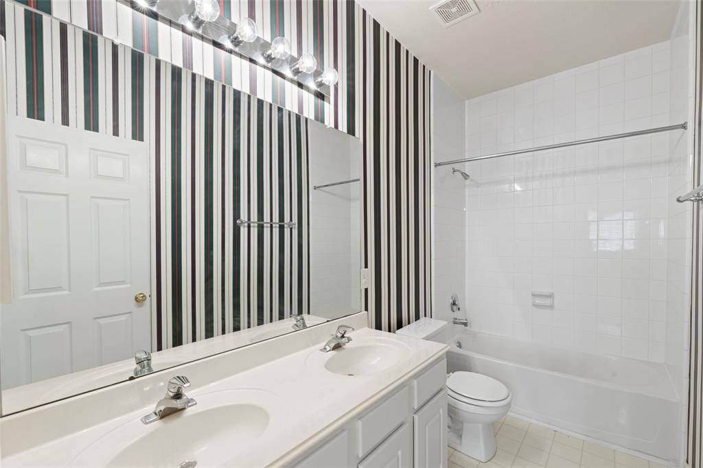 8815 Sunny Ridge Drive, Houston, Texas image 22