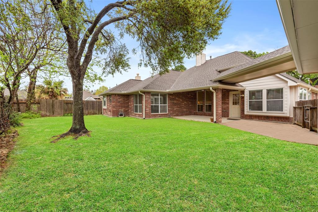 8815 Sunny Ridge Drive, Houston, Texas image 36