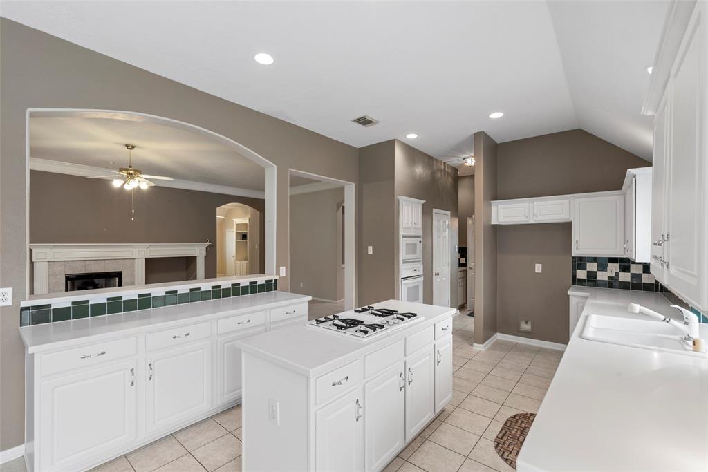 8815 Sunny Ridge Drive, Houston, Texas image 13