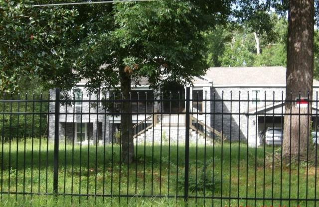 83 White Oak Drive N