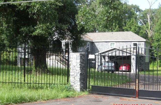 83 White Oak Drive N