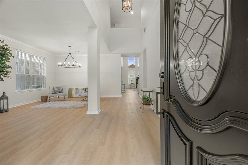 8110 Moss Stone Drive, Sugar Land, Texas image 3