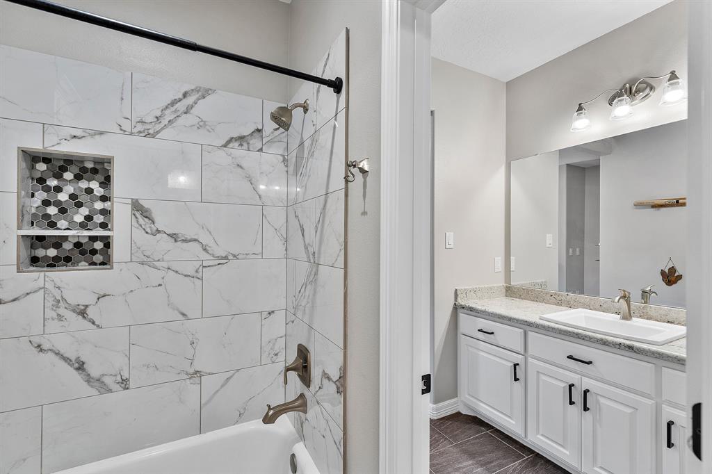 1018 Winchester Bend, Huffman, Texas image 36