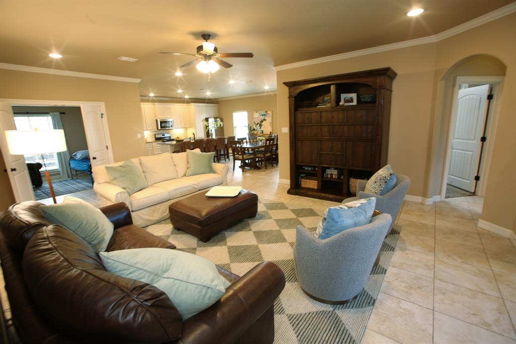 205 Rock Rose Ln, Lake Jackson, Texas image 5