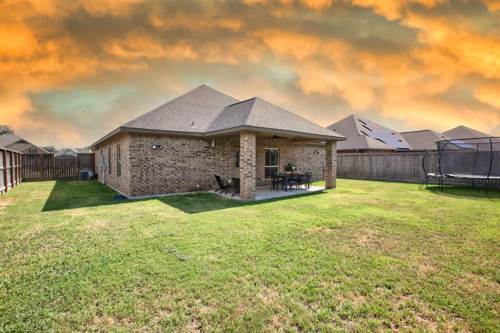 205 Rock Rose Ln, Lake Jackson, Texas image 22