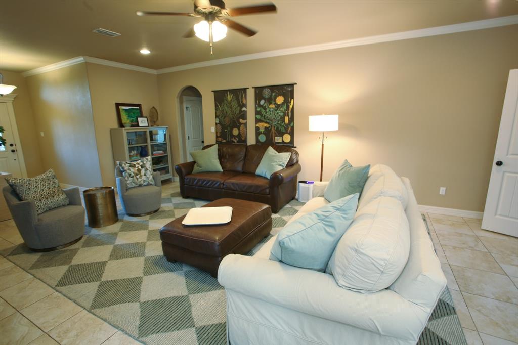 205 Rock Rose Ln, Lake Jackson, Texas image 4